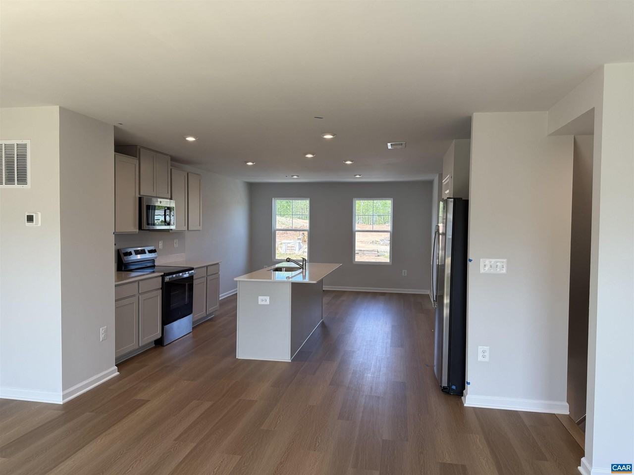 37 Laurin St - Photo 5 of 23