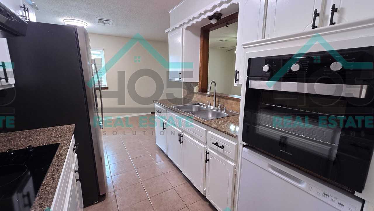 2720 Quanah Parker Trl - Photo 2 of 25