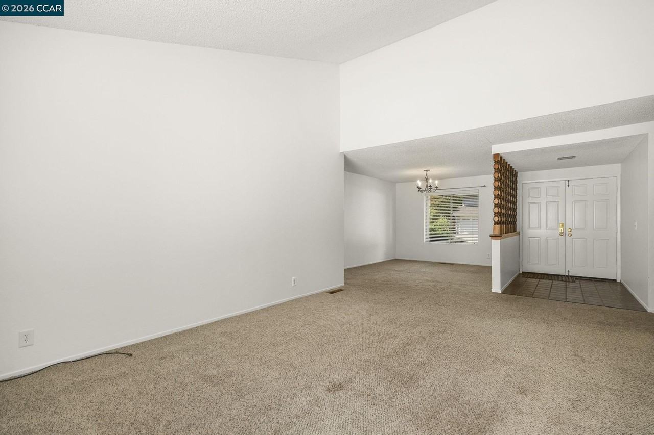 340 Borica Dr - Photo 4 of 36
