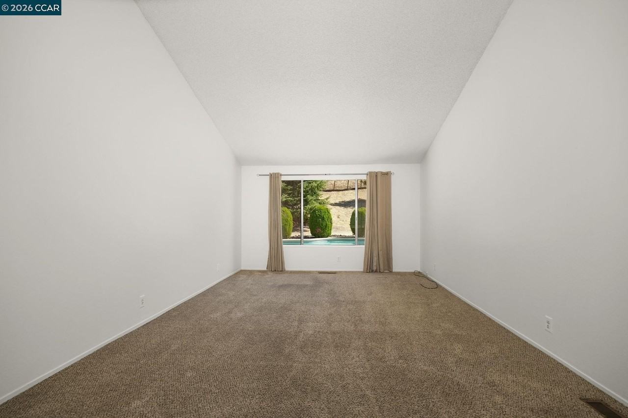 340 Borica Dr - Photo 5 of 36