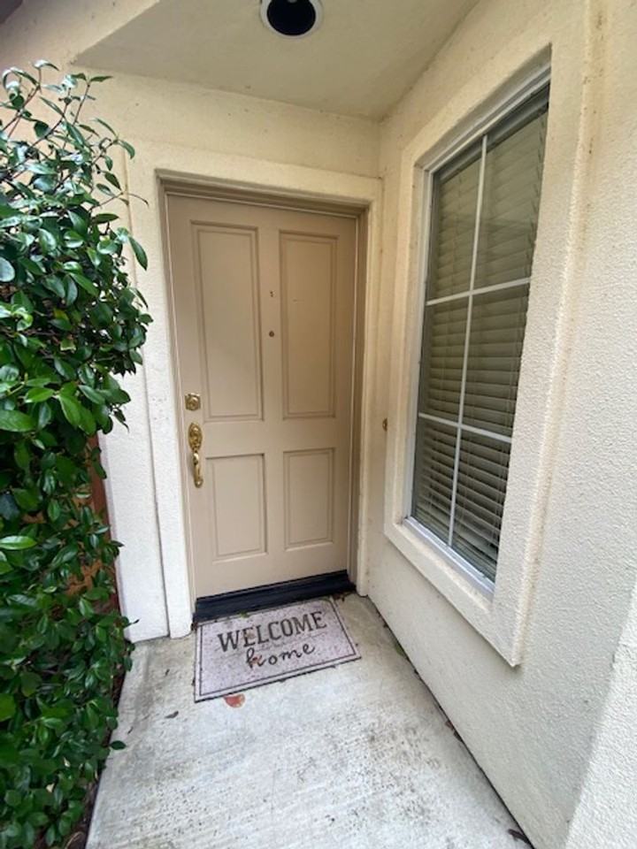 18197 Stonegate Ct - Photo 2 of 24