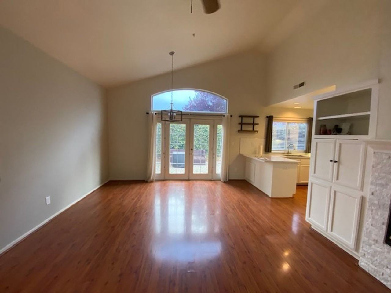 18197 Stonegate Ct - Photo 4 of 24