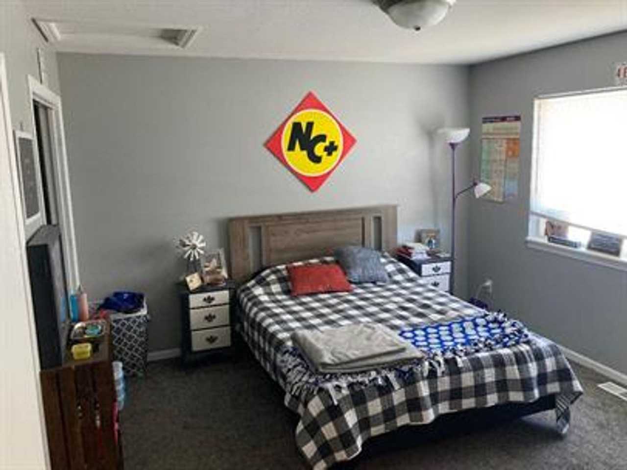 1717 Rockhill Rd - Photo 3 of 7