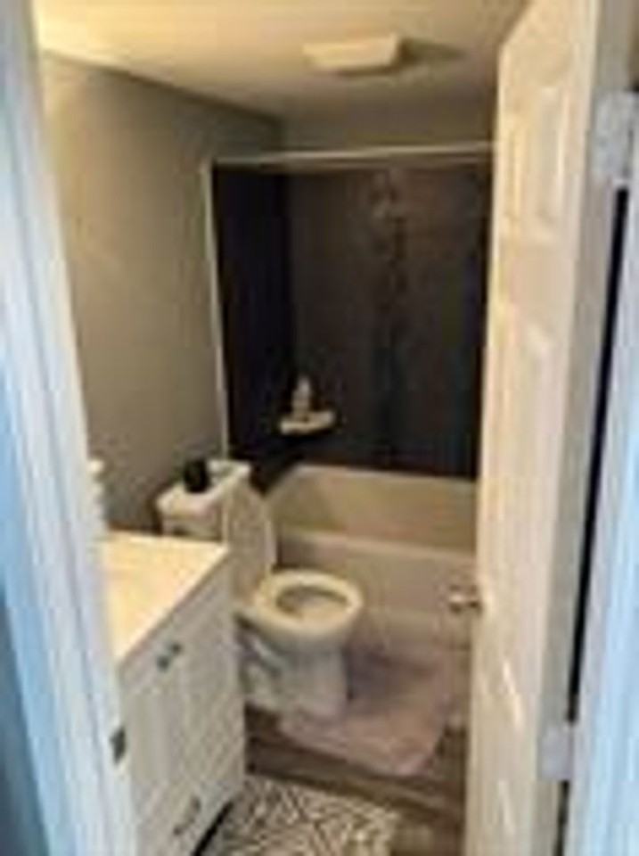1717 Rockhill Rd - Photo 4 of 7