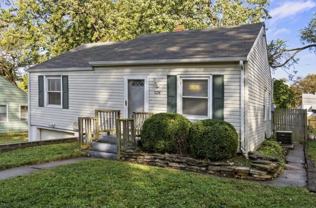 528 Ne 43rd Ter - Photo 1 of 1