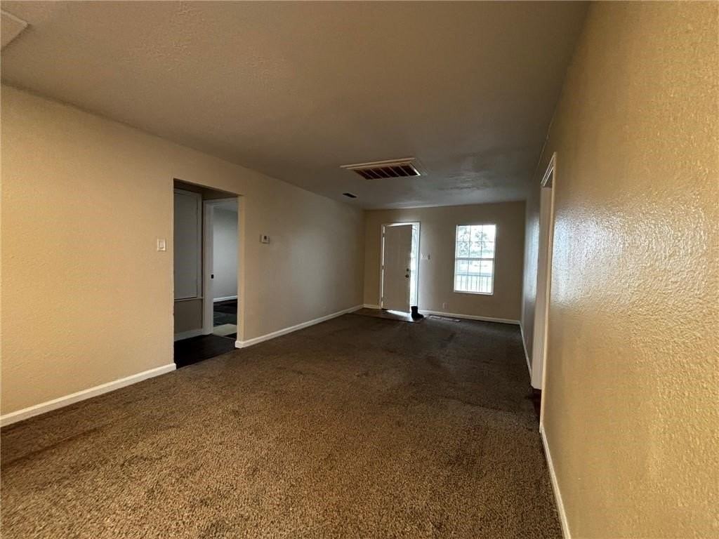 1217 Baywood Ln - Photo 4 of 16