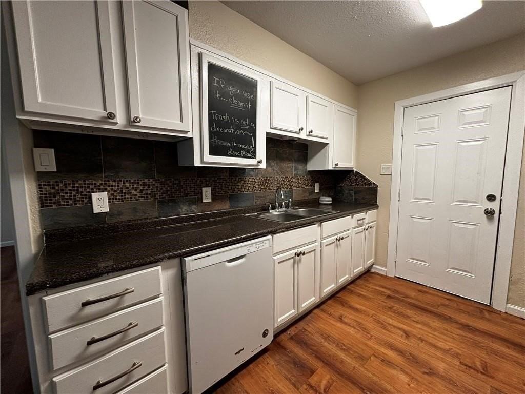 1217 Baywood Ln - Photo 6 of 16