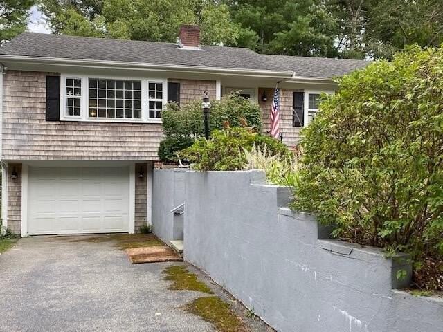 135 Acorn Dr - Photo 2 of 18