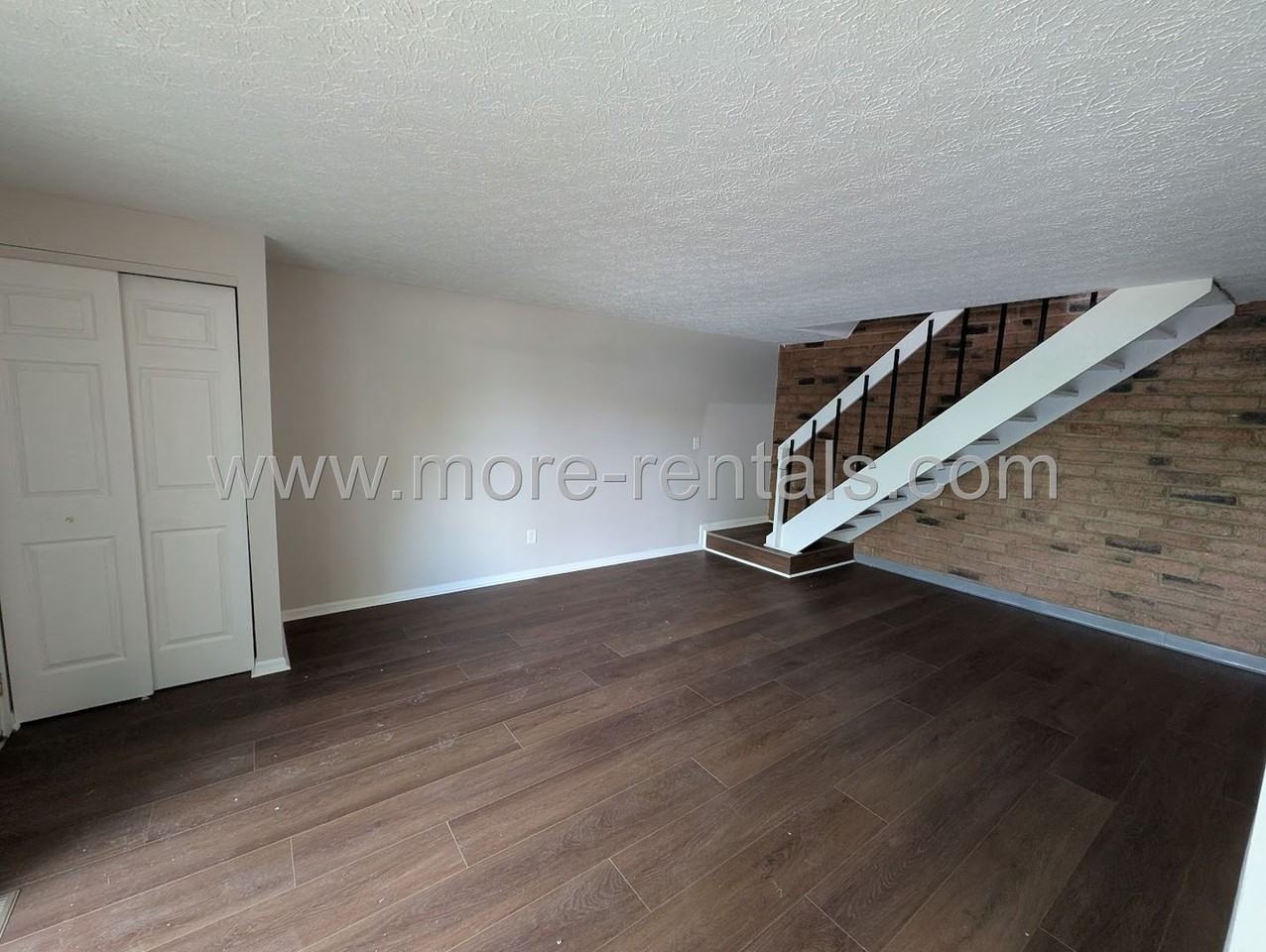 2440 Burgandy Ln - Photo 4 of 13
