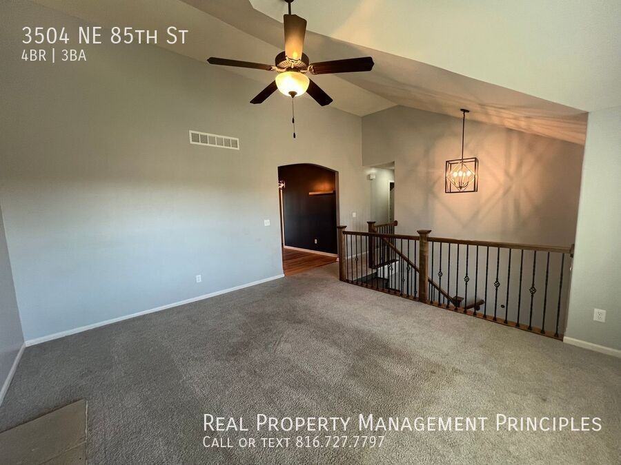 3504 Ne 85th St - Photo 3 of 23