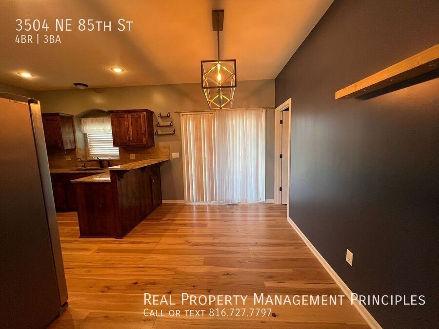 3504 Ne 85th St - Photo 4 of 23