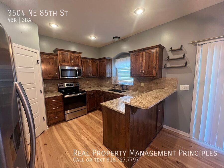 3504 Ne 85th St - Photo 5 of 23