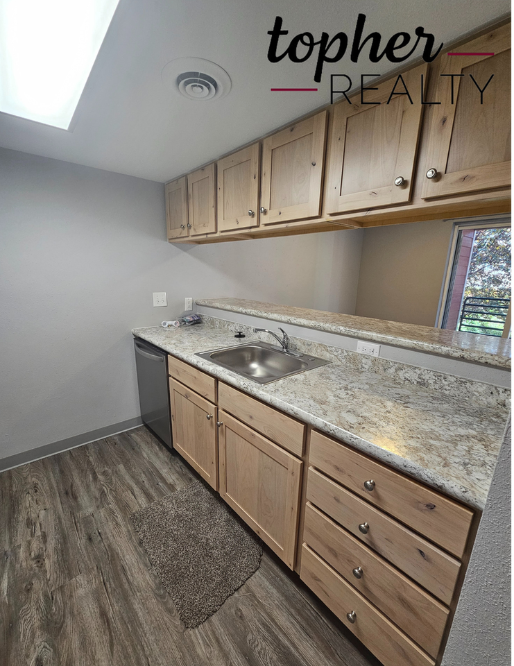2529 Ferndale Ln #202 - Photo 4 of 11