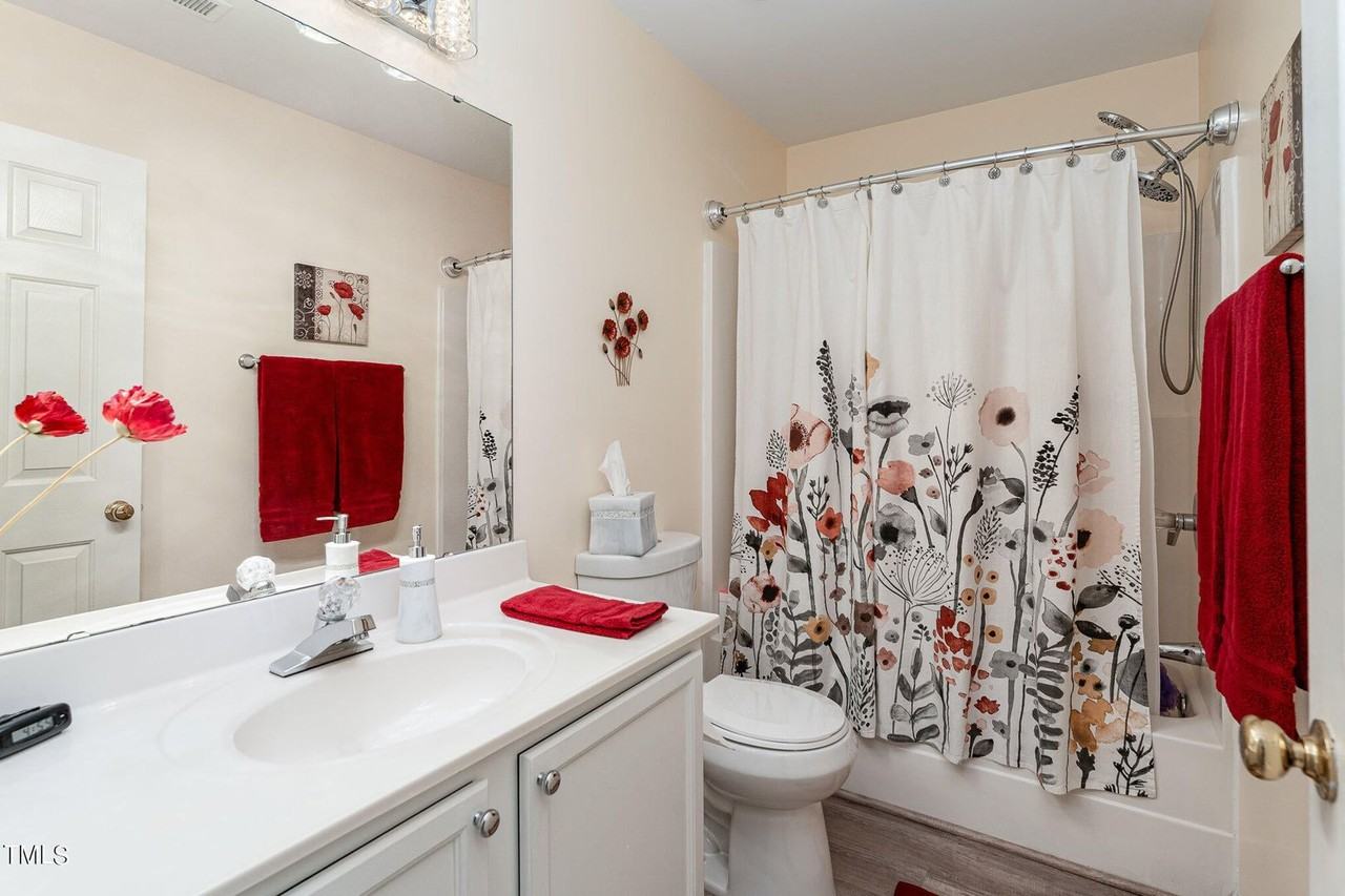 137 Licorice Dr - Photo 2 of 13