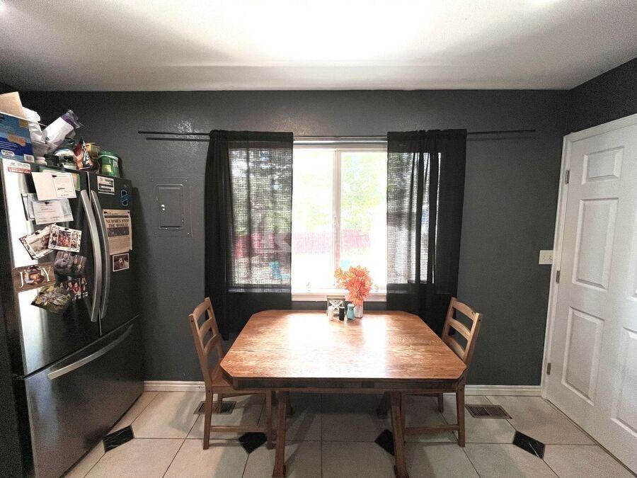 2414 Sombrero Dr - Photo 6 of 25