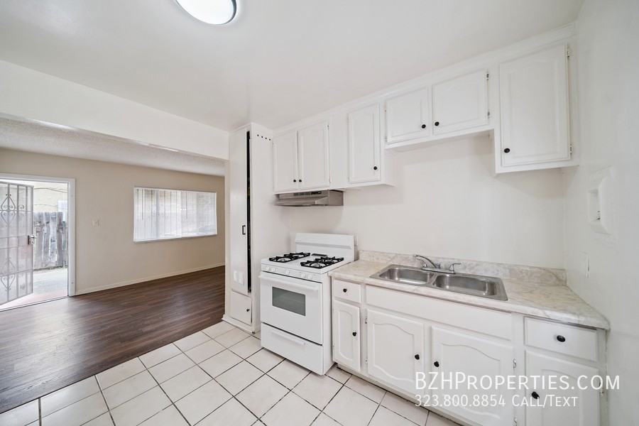 8633 Denver Ave #3