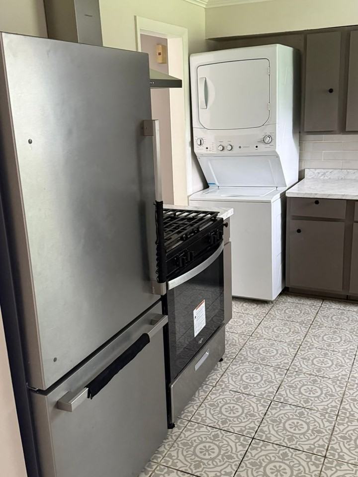 3060 Guernsey Ave - Photo 3 of 20
