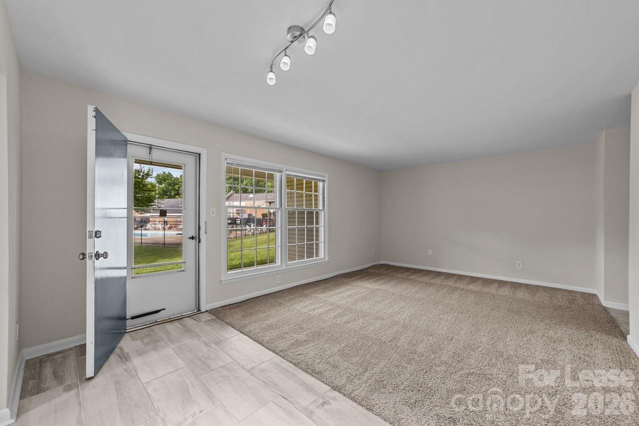 4605 Coronado Dr #Q - Photo 4 of 12