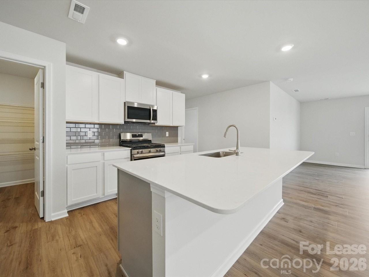 13300 Hampton Bay Ln - Photo 3 of 48