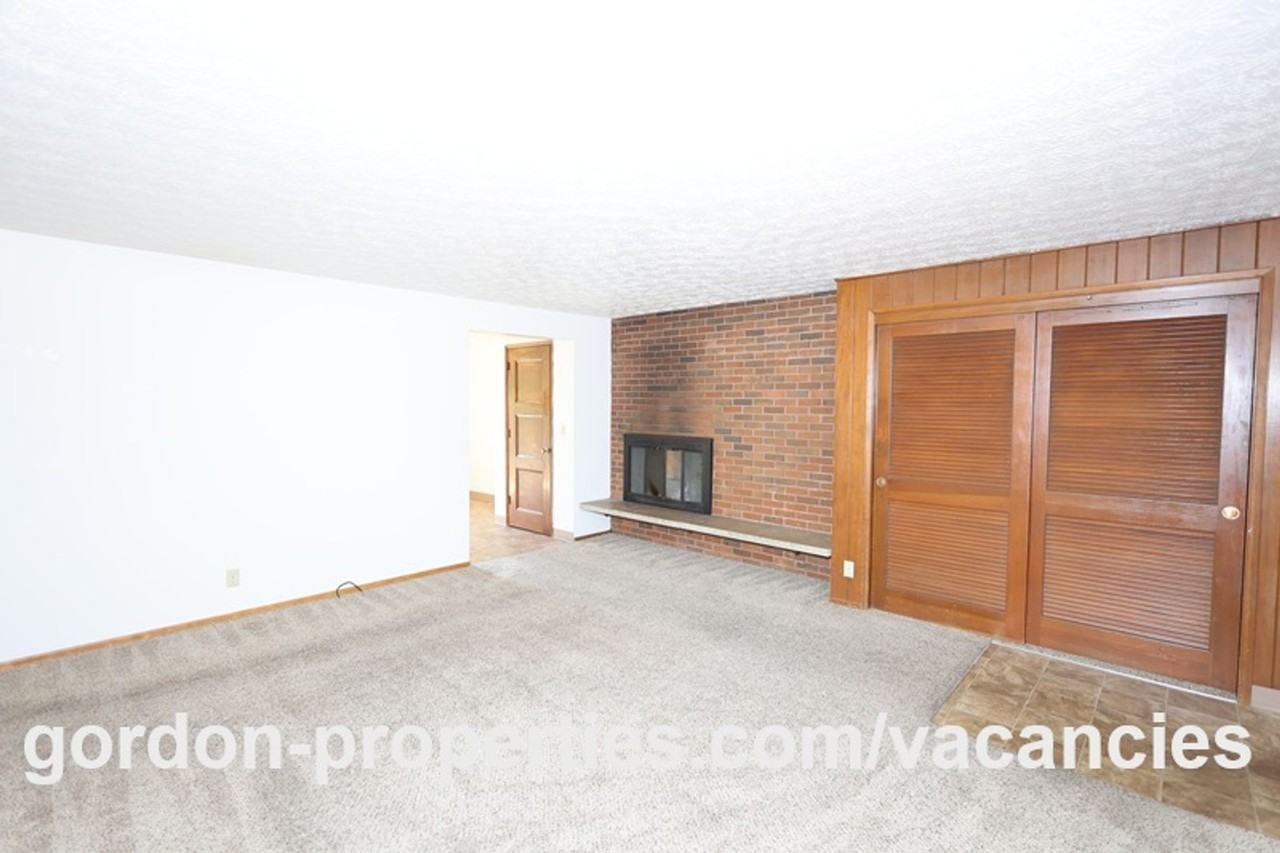 14832 Se Cedar Ave #3 - Photo 4 of 31