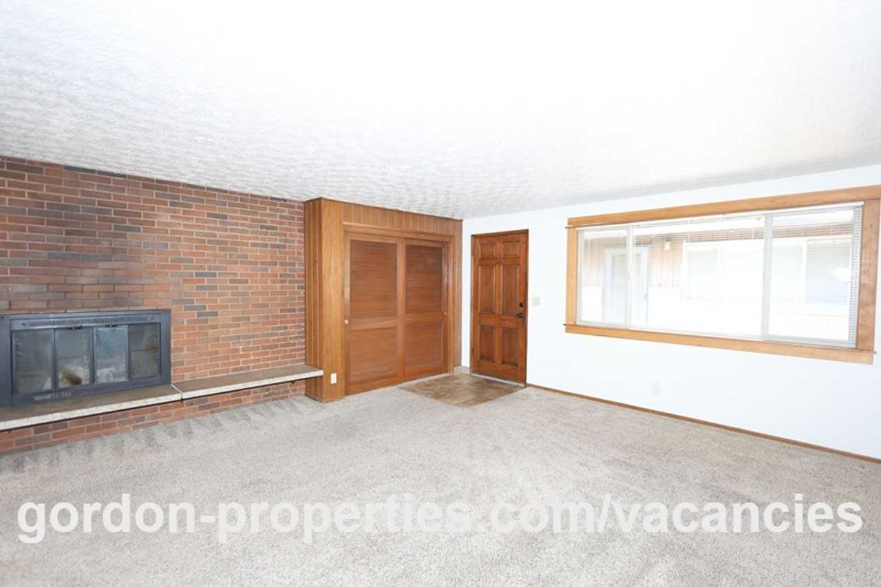 14832 Se Cedar Ave #3 - Photo 5 of 31