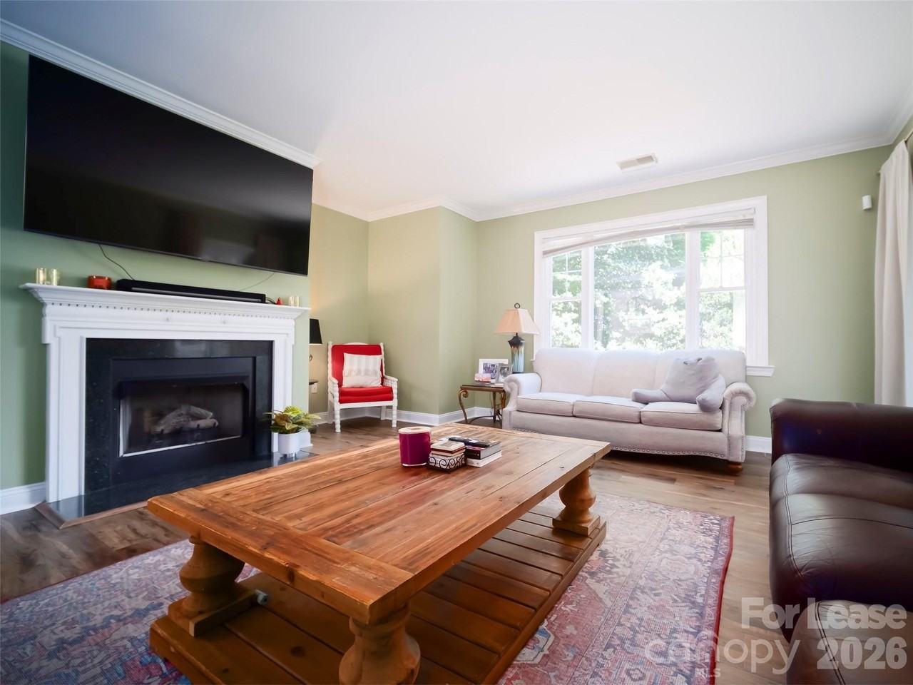 5609 Fairview Rd - Photo 6 of 34