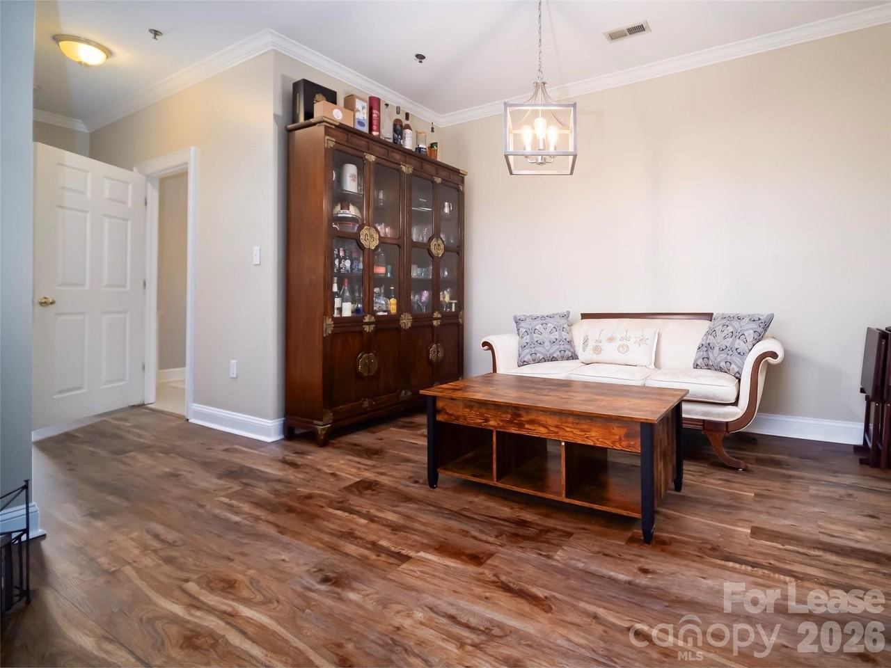 5609 Fairview Rd - Photo 7 of 34