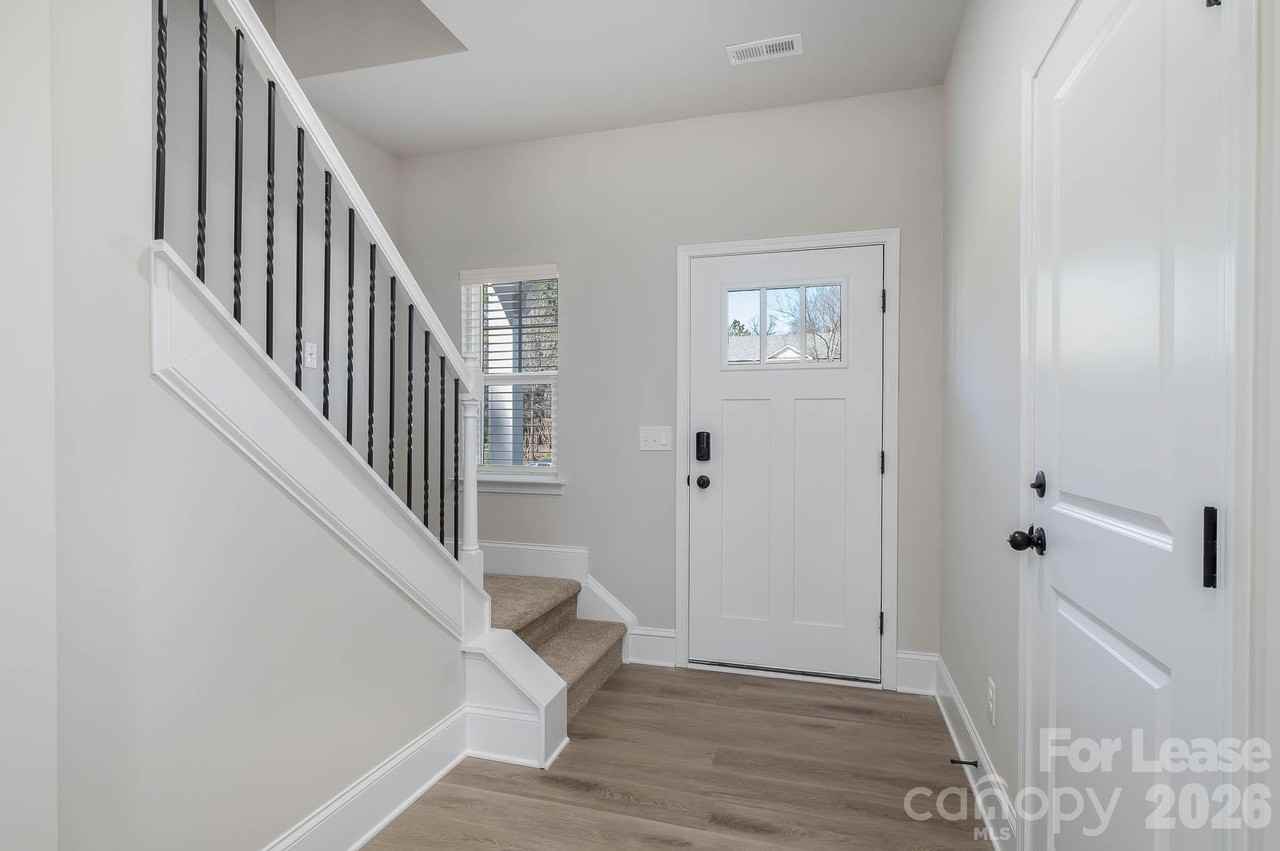 2507 Lynbridge Dr - Photo 3 of 32