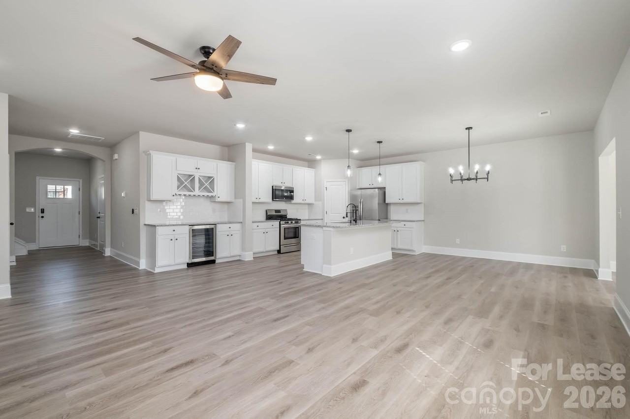 2507 Lynbridge Dr - Photo 5 of 32