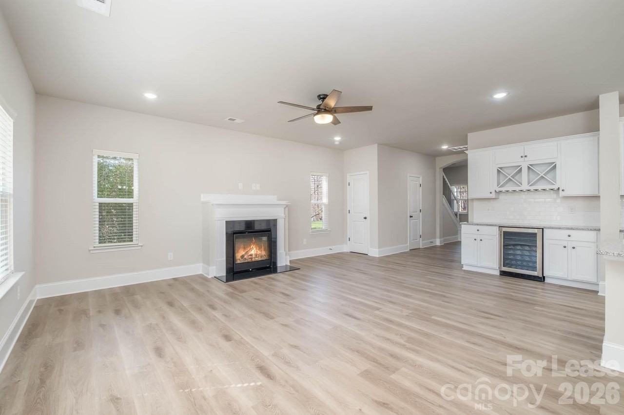 2507 Lynbridge Dr - Photo 6 of 32