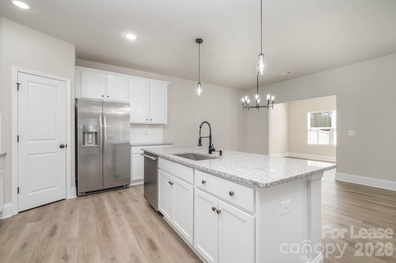 2507 Lynbridge Dr - Photo 7 of 32