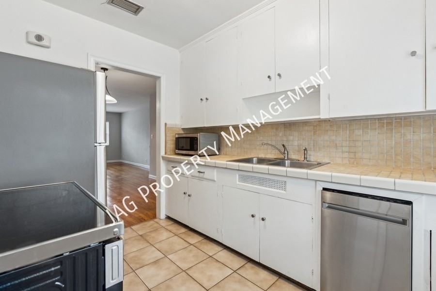 1886 San Marco Blvd #3 - Photo 4 of 21