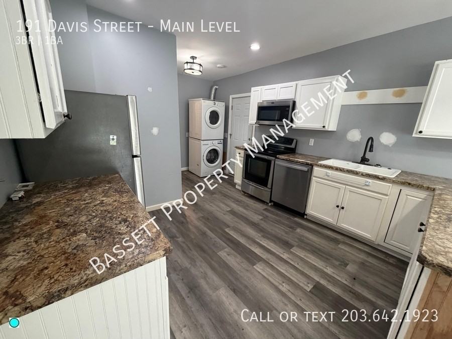 DAVIS & - Photo 7 of 20