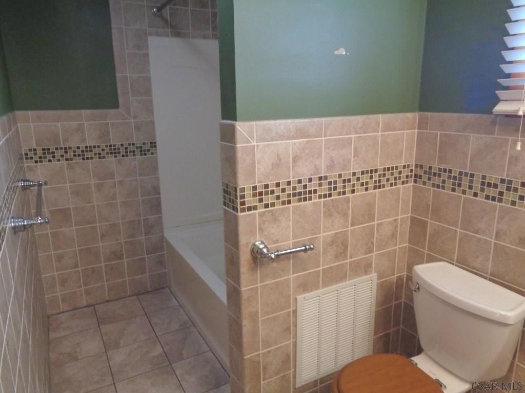 124 Clayton Dr Apt B - Photo 3 of 8