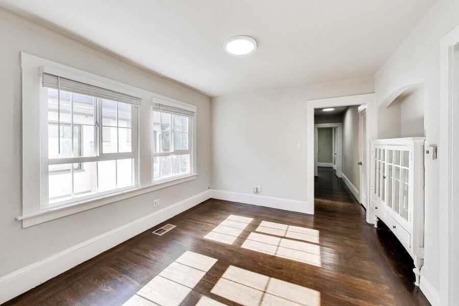 825 55th St - Photo 2 of 17