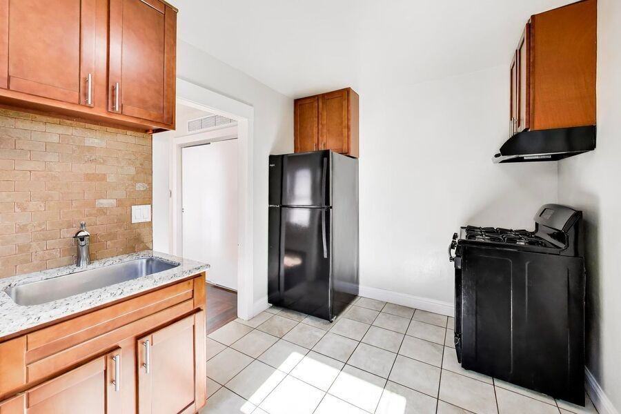 825 55th St - Photo 4 of 17