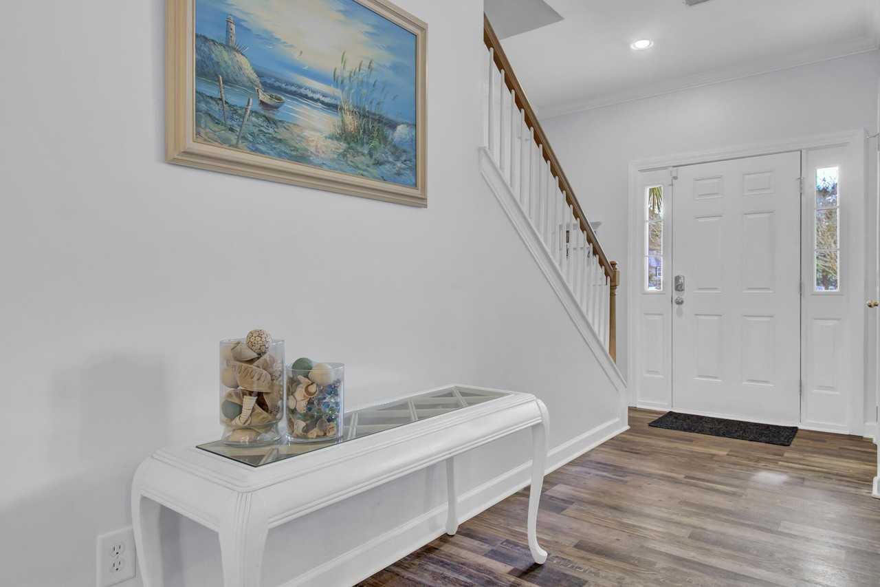 1443 Wellbrooke Ln - Photo 3 of 32