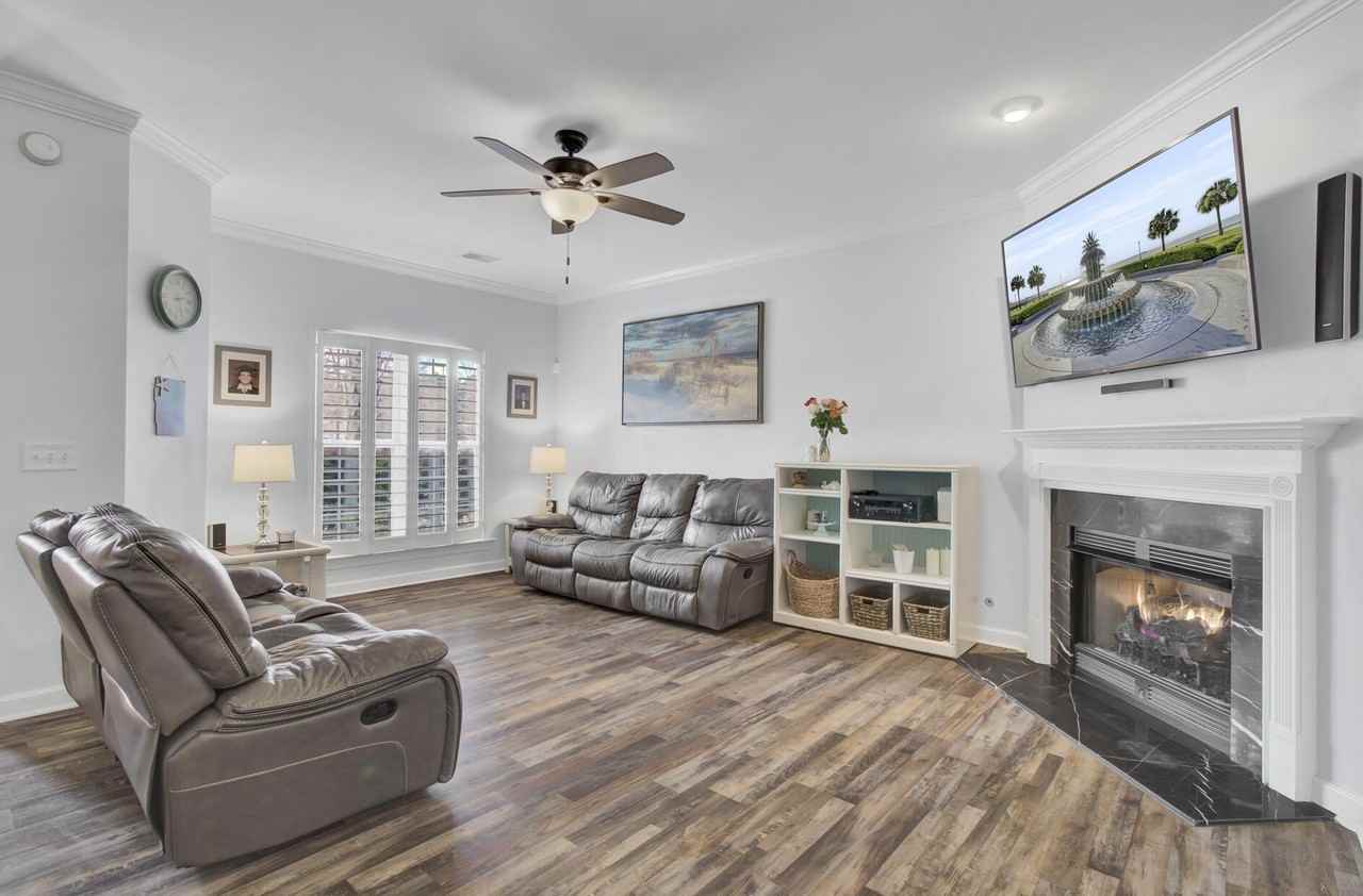 1443 Wellbrooke Ln - Photo 4 of 32