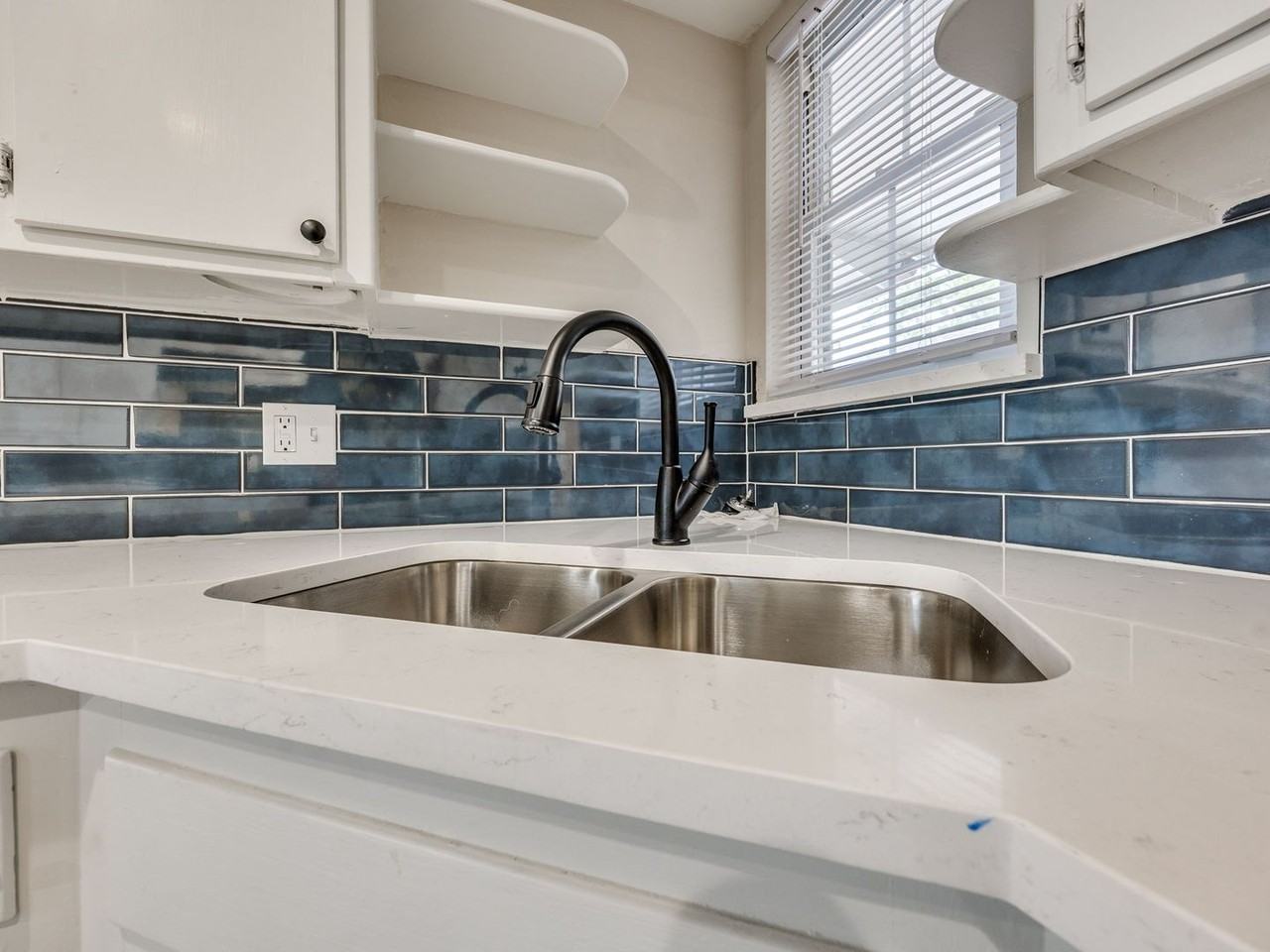 6429 N Harvard Ave - Photo 4 of 33