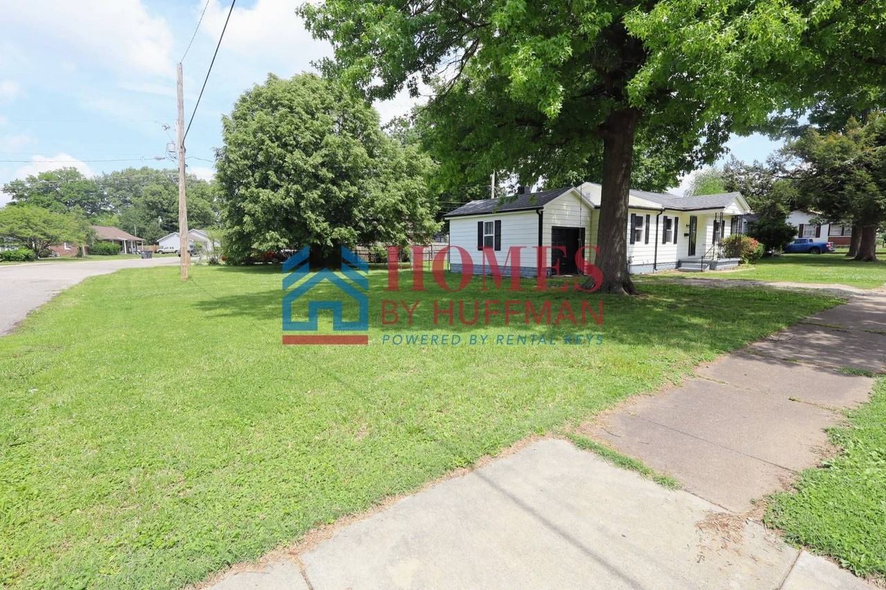 1504 Monroe Ave - Photo 3 of 19