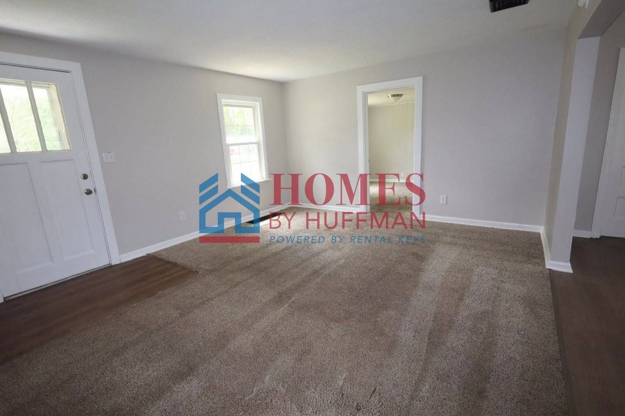 1504 Monroe Ave - Photo 4 of 19