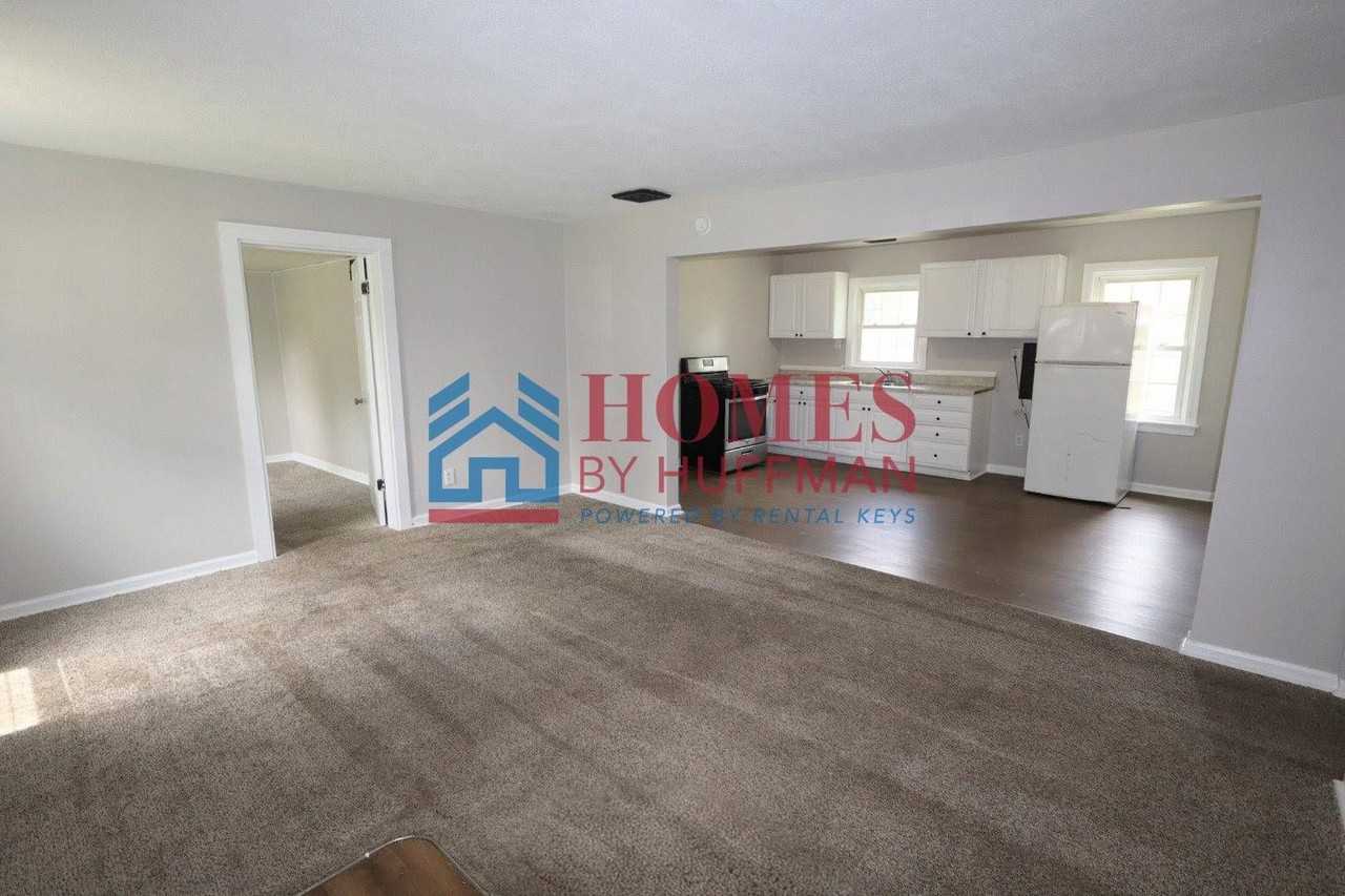 1504 Monroe Ave - Photo 5 of 19