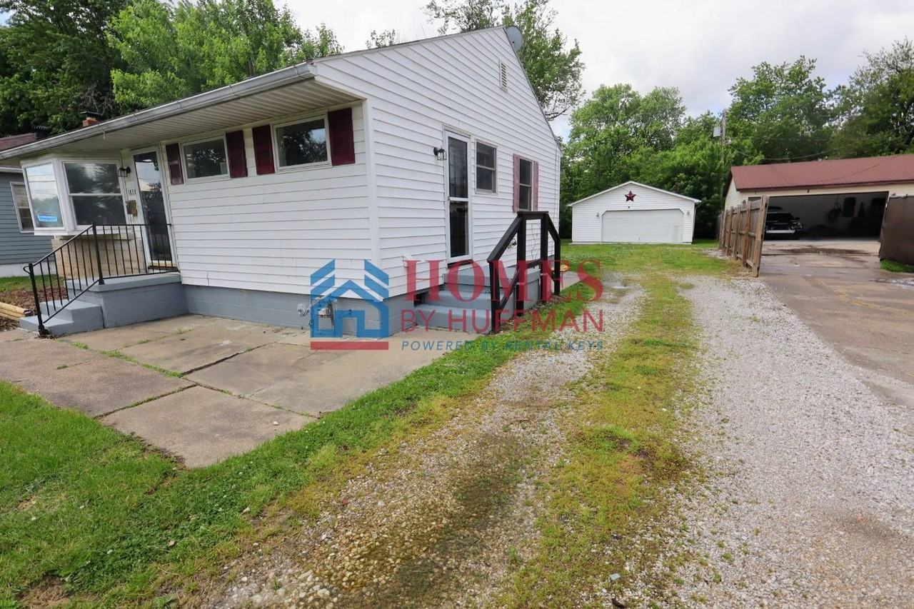 1833 Lodge Ave - Photo 3 of 17