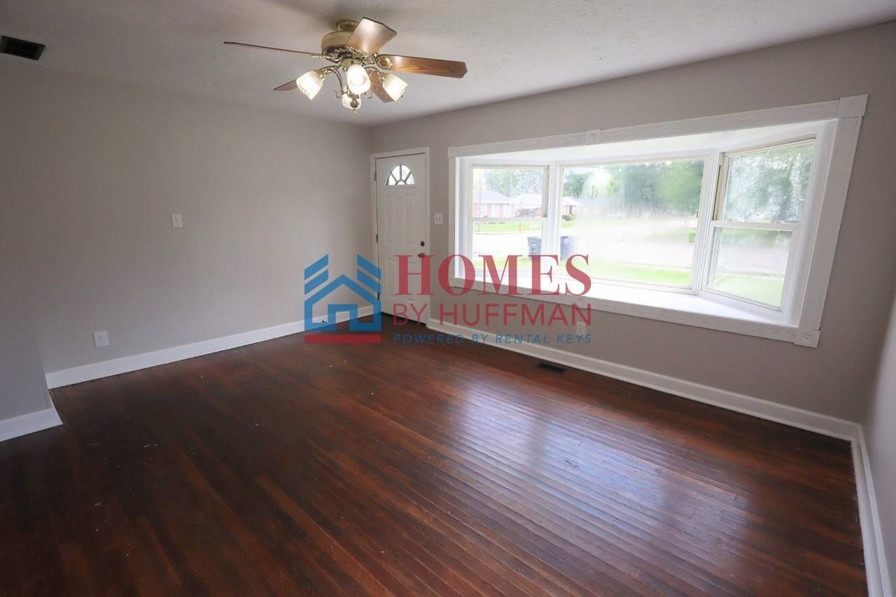 1833 Lodge Ave - Photo 4 of 17