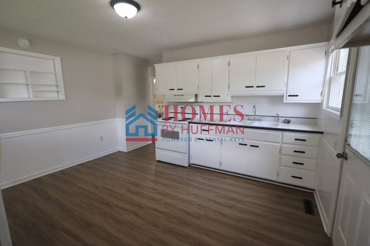 1833 Lodge Ave - Photo 7 of 17