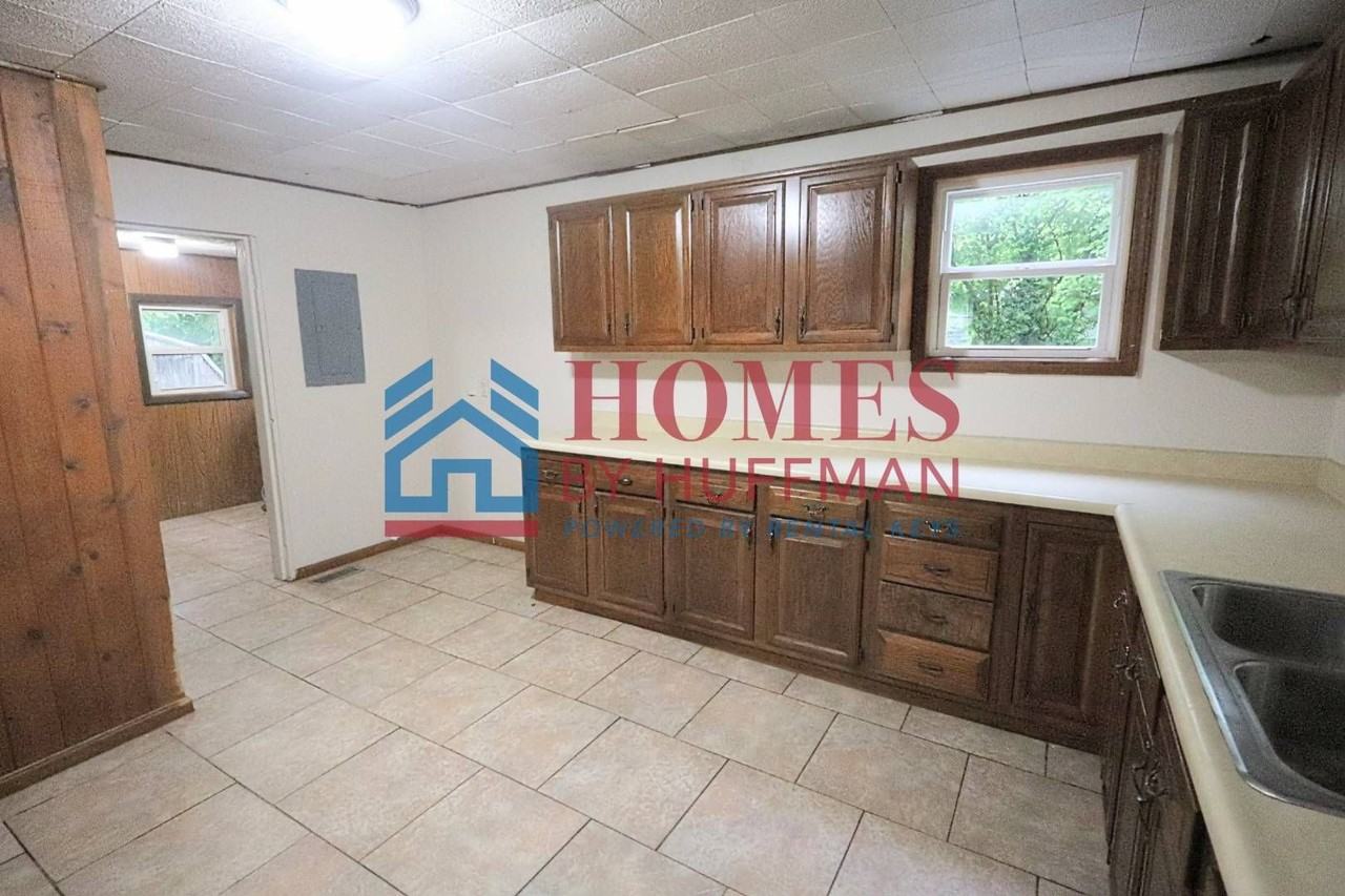 2613 Cass Ave - Photo 5 of 15