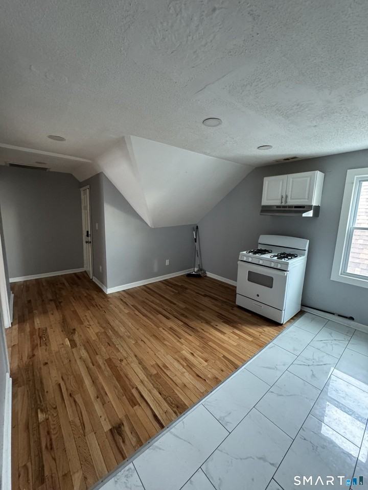 232 View St #3