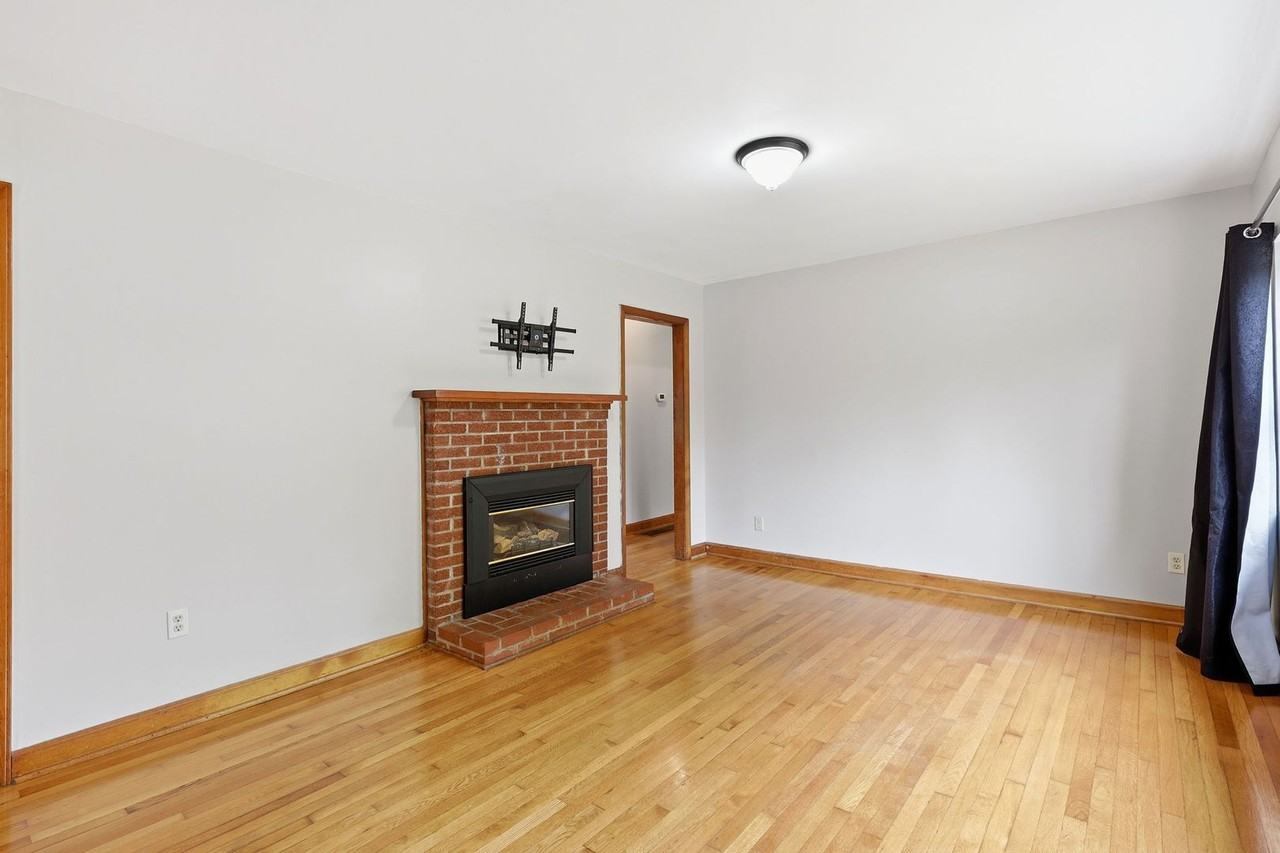141 Rowland Rd - Photo 4 of 28