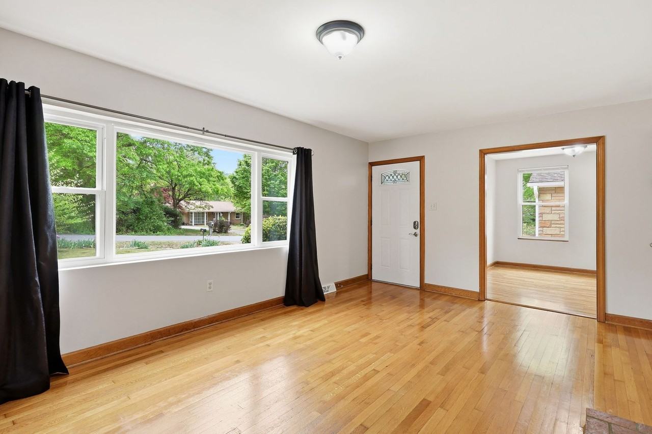 141 Rowland Rd - Photo 6 of 28