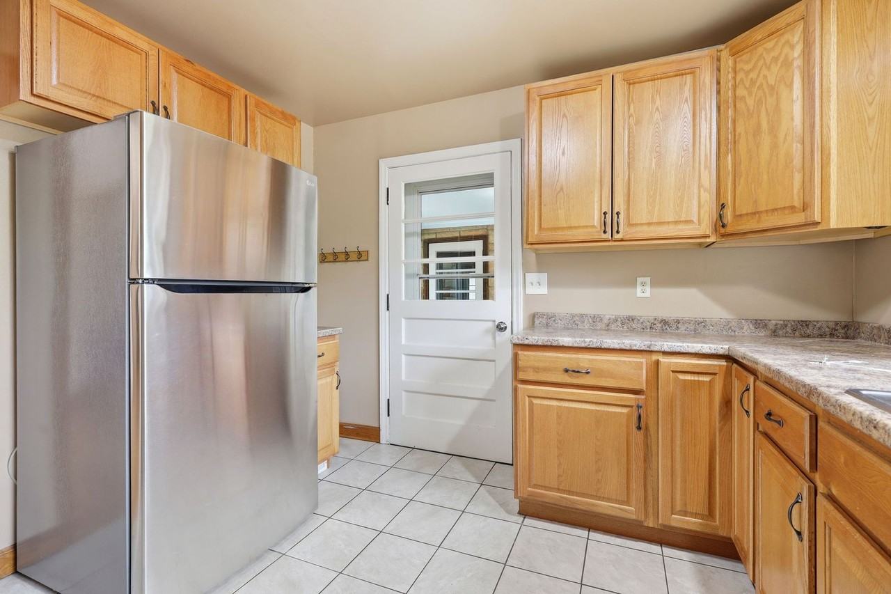 141 Rowland Rd - Photo 7 of 28